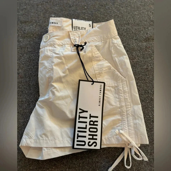 Almost Famous Size 5 Junior Utility Shorts ,Cream color. Waterproof material. - Picture 2 of 8